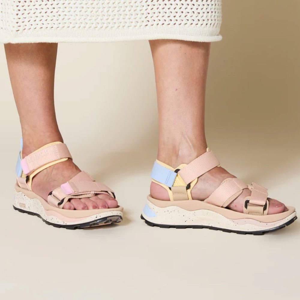 New In Box Reef Cross Shore Size 8 Rose Sand